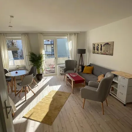 Apartment Ruhige Mit Parkplatz, Charmantes Viertel